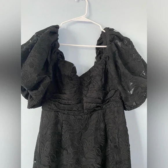 Self Portrait Black Puff Sleeve Leaf
Guipure Midi Dress - Picture 4 of 9